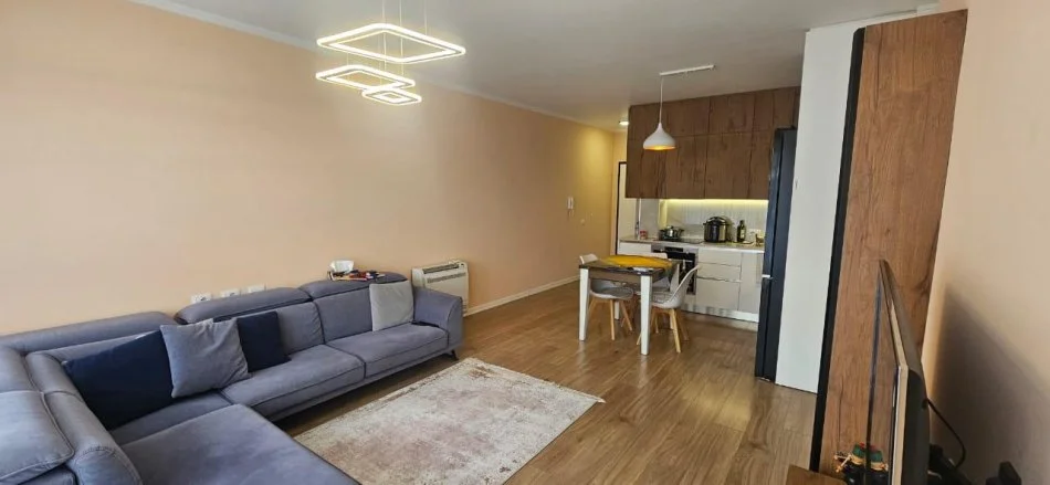Tirane, jepet me qera apartament 2+1+Ballkon Kati 6, 94 m² 700 € (Fiori Di Bosco)
