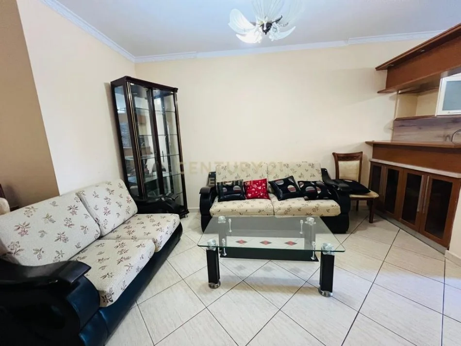 Tirane, jepet me qera apartament 1+1+Ballkon Kati 2, 66 m² 500 € (Rruga e Dibrës, pranë Selvisë, Tiranë)