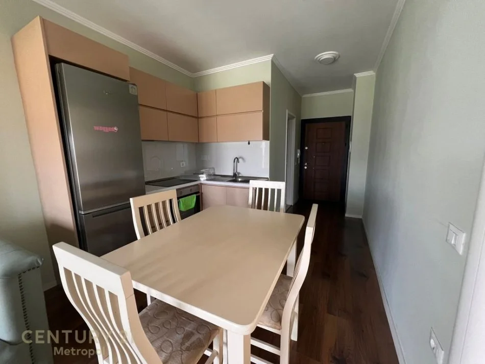 Tirane, jepet me qera apartament 1+1+Ballkon Kati 2, 57 m² 550 € (Shkolla e Bashkuar, Tiranë)