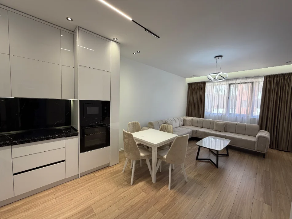 Tirane, jepet me qera apartament 1+1+Ballkon Kati 4, 68 m² 550 € (Rruga Sokrat Miho)