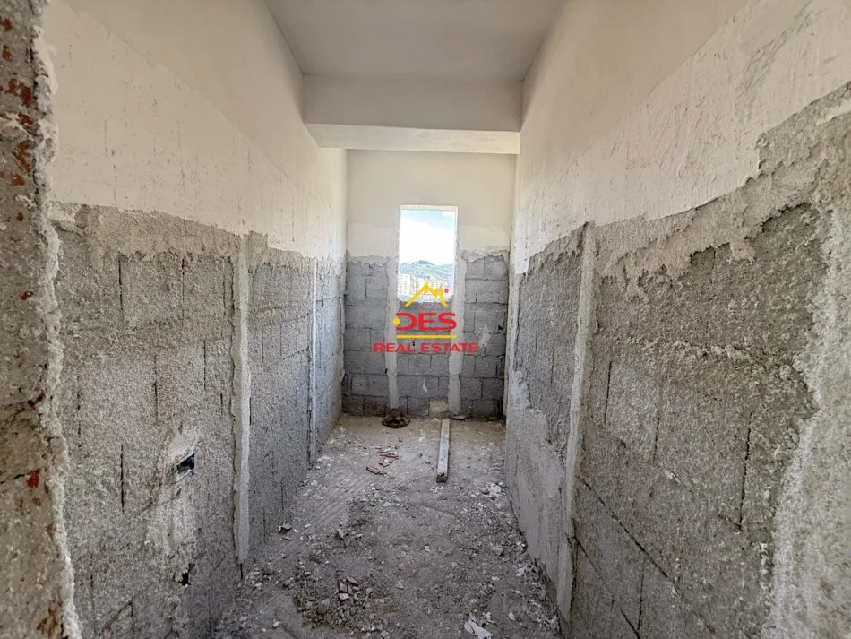 Vlore, shitet apartament 2+1+Ballkon Kati 4, 108 m² (Rruga Sazani)