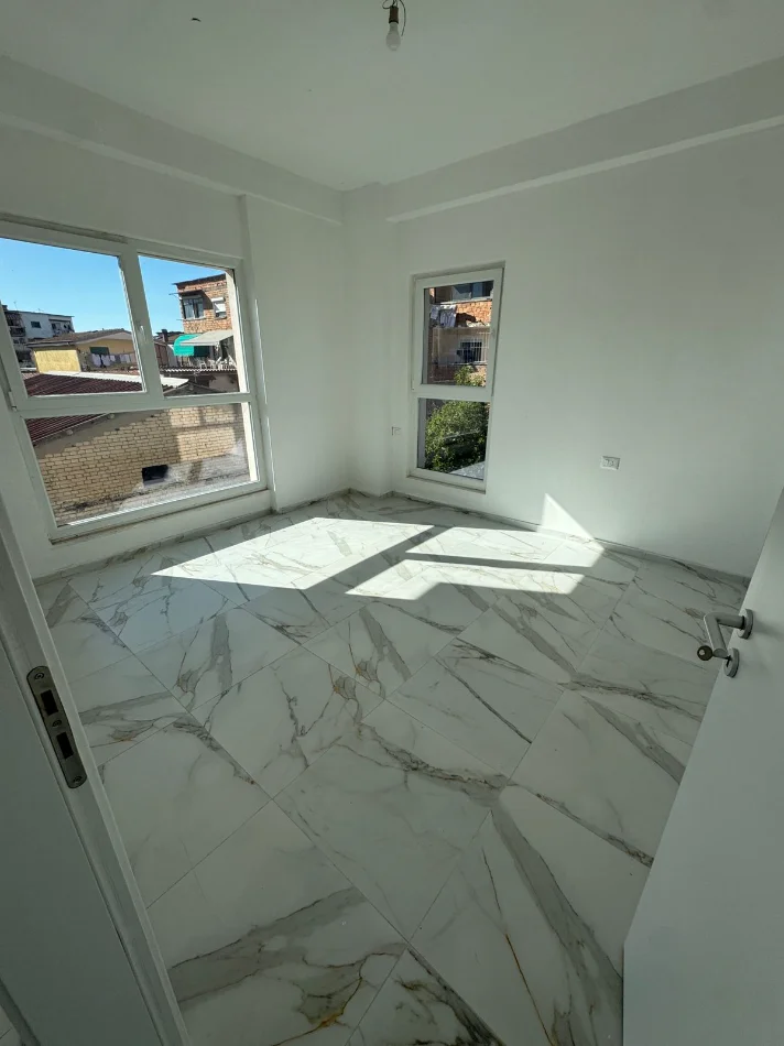 Tirane, jepet me qera apartament 1+1 Kati 1, 64 m² 500 € (Kompleksi Aura)