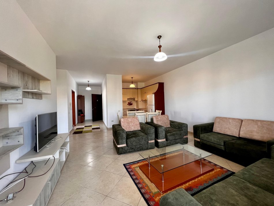 Tirane, jepet me qera apartament 2+1+Ballkon Kati 6, 105 m² 1.000 € (Kopshti Botanik)
