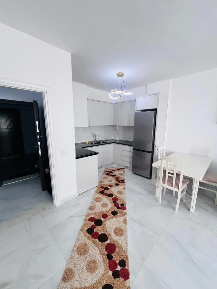 Tirane, jepet me qera apartament 2+1 Kati 4, 100 m² 500 € (Bar Bohem ne Astir)