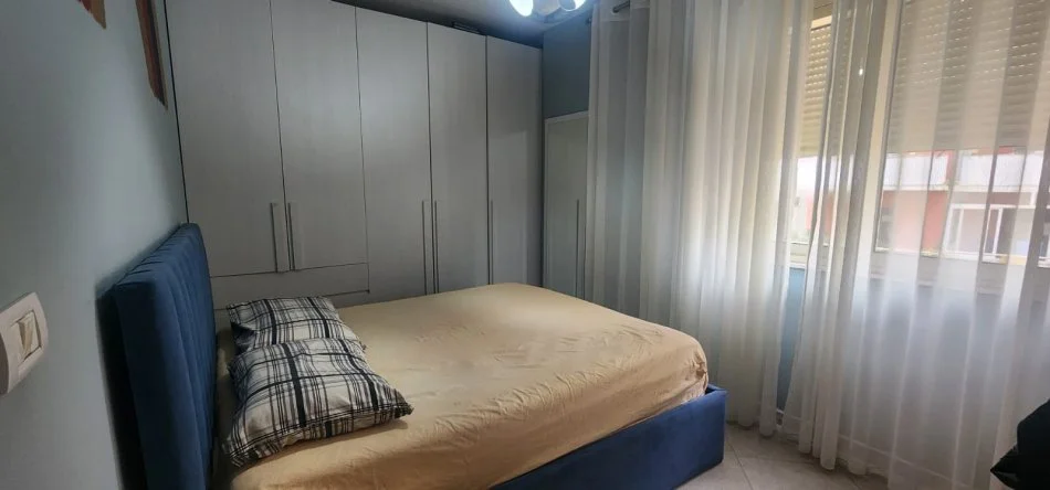 Tirane, shitet apartament 2+1+Ballkon Kati 3, 101 m² 135.000 € (tek Fresku)