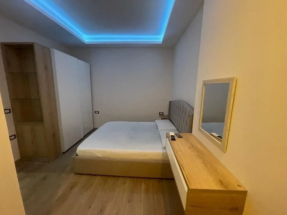 Vlore, jepet me qera apartament 2+1+Ballkon Kati 2, 600 € (Ismail Qemali)