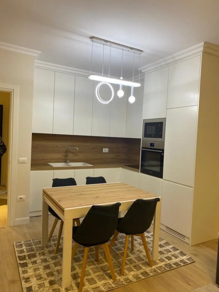 Tirane, jepet me qera apartament 2+1 Kati 2, 120 m² 1.300 € (Pazari i ri)