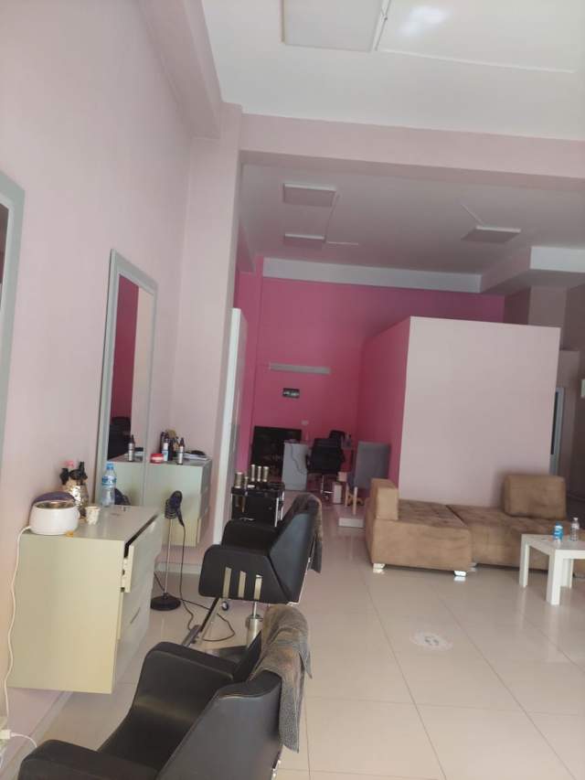 Tirane, jepet me qera ambjent biznesi Kati 0, 80 m² 270 Euro (kombinat)