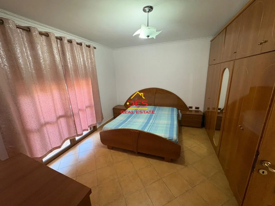 Vlore, jepet me qera apartament 3+1+Ballkon Kati 3, 120 m² 400 € (Rruga Misto Mele)