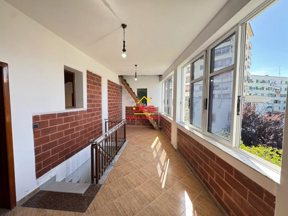 Vlore, shitet shtepi Kati 1, 364 m² 190.000 € (Rruga Ali Demi)