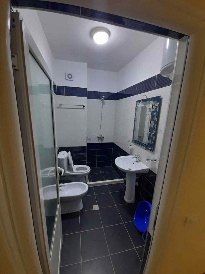 Pogradec, jepet me qera apartament 1+1+Ballkon Kati 2, 65 m² 40 € (RR. 10DESHMORET E POJSKES PALLATI MISTA CICI)