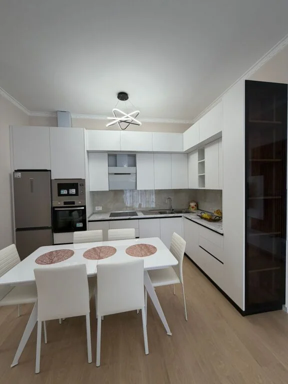 Tirane, jepet me qera apartament 2+1+Ballkon Kati 5, 100 m² 1.300 € (Kompleksi Delijorgji)