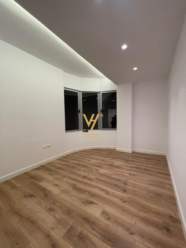 Tirane, shitet apartament 2+1+Ballkon Kati 10, 101 m² 237.000 € (21 DHJETORI)