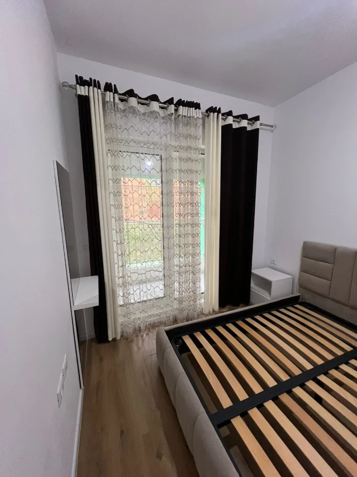 Tirane, jepet me qera apartament 1+1+Ballkon Kati 2, 58 m² 400 € (Rrufa Pasho Hysa)