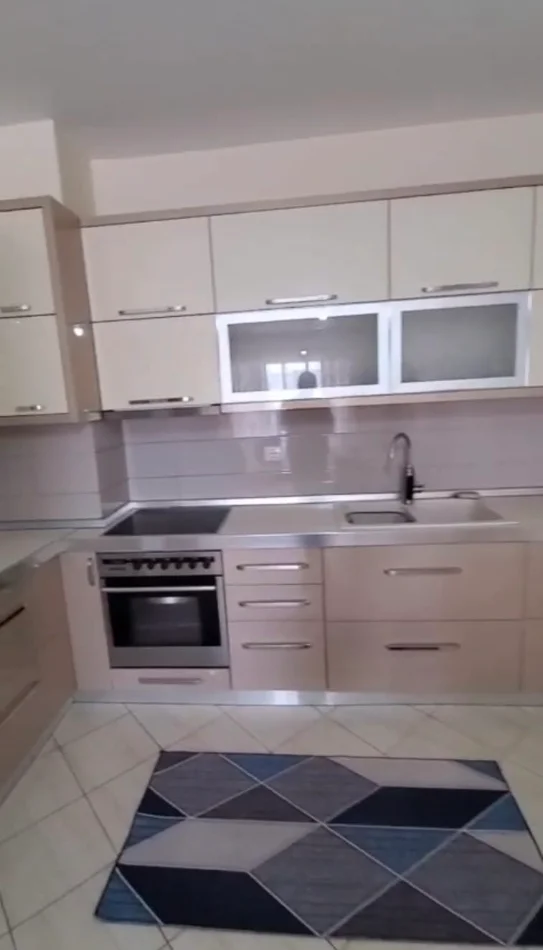 Tirane, jepet me qera apartament 2+1 Kati 3, 110 m² 550 € (Ozone ne Astir)