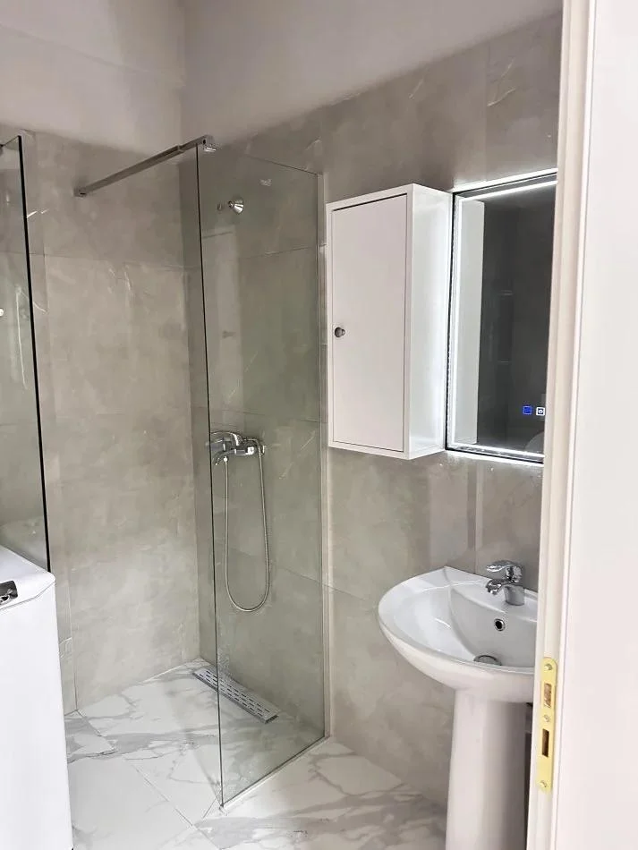 Tirane, jepet me qera apartament 1+1 Kati 1, 60 m² 450 € (Astir)
