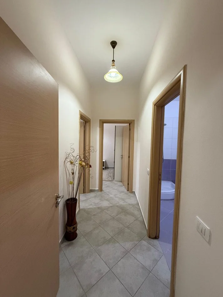 Tirane, jepet me qera 2+1+Ballkon , 500 € (Kodra e Diellit)