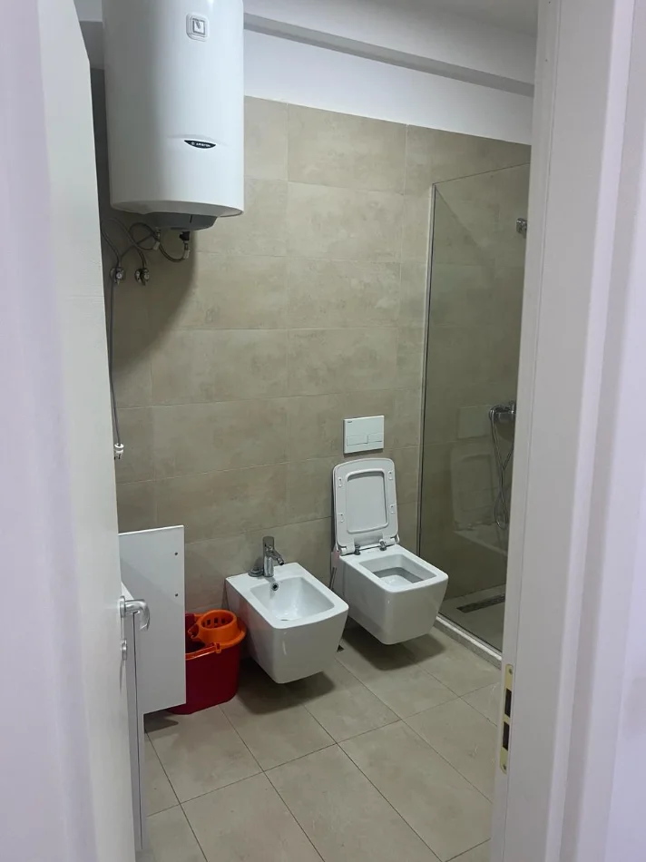 Tirane, jepet me qera apartament 2+1 Kati 5, 90 m² 600 € (Yzberisht)