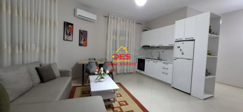 Vlore, jepet me qera apartament 1+1+Ballkon Kati 6, 70 m² 330 € (Rruga Sadik Zotaj)