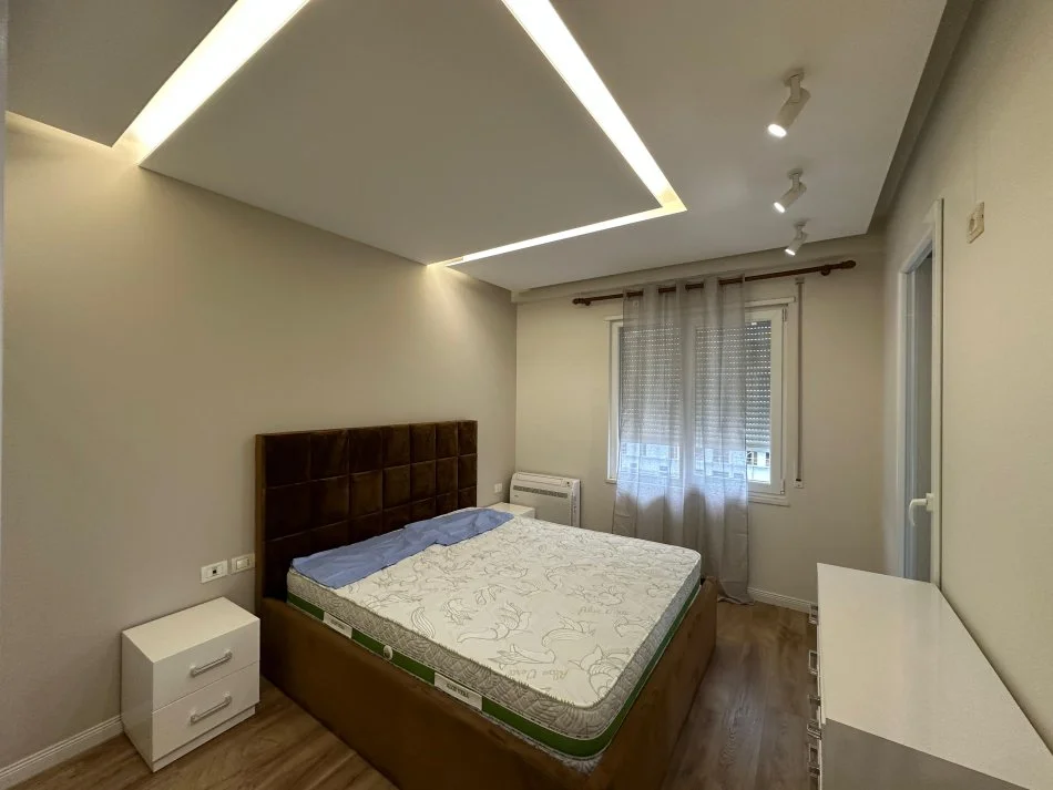 Tirane, jap me qera apartament 2+1+Ballkon Kati 2, 100 m² 1.000 € (Prane KIKA 2)