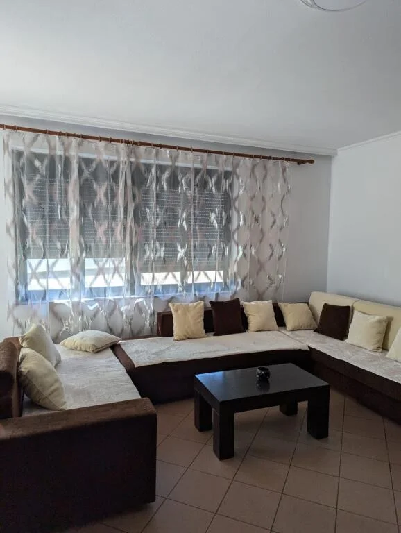 Tirane, jepet me qera apartament 2+1 Kati 2, 90 m² 720 € (Garda)