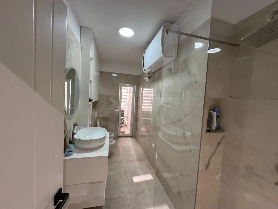 Tirane, jepet me qera apartament 2+1 Kati 4, 100 m² 900 € (Rruga e Elbasanit)