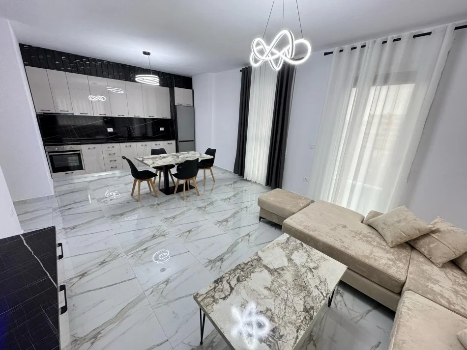 Tirane, jepet me qera apartament 2+1 Kati 4, 110 m² 800 € (Trio towers residence)