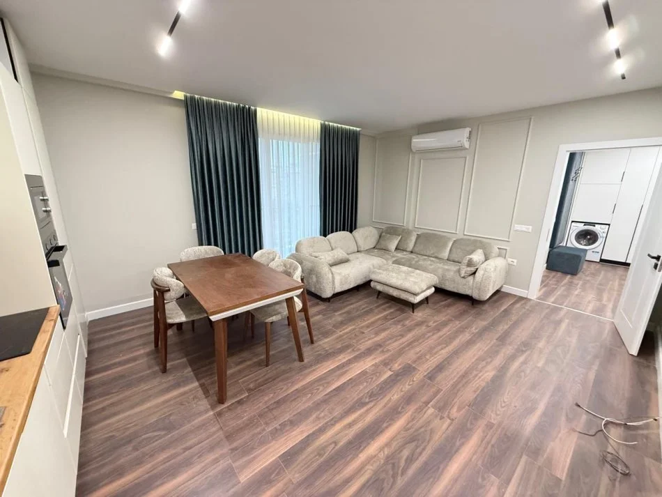 Tirane, jepet me qera apartament 1+1 Kati 4, 65 m² 650 € (Simon gjoni)