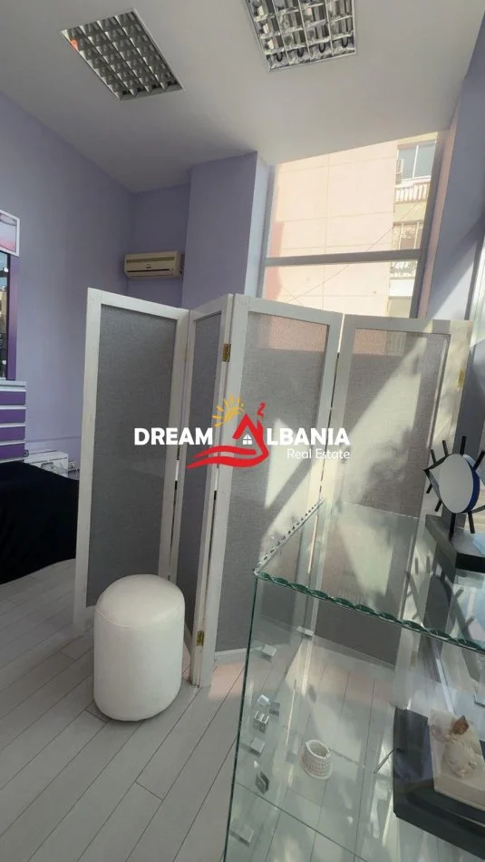 Tirane, jepet me qera zyre , 15 m² 400 € (Parku Olimipik)