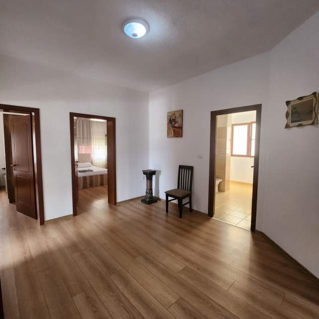 Pogradec, shitet Vile 3 Katshe, 250 m² 500.000 Euro (prane shetitores)