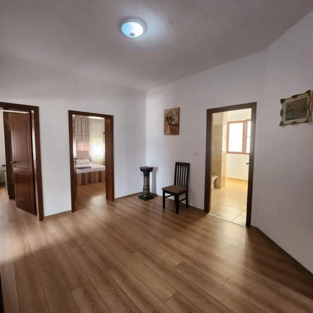 Pogradec, shitet Vile 3 Katshe, 250 m² 500.000 Euro (prane shetitores)