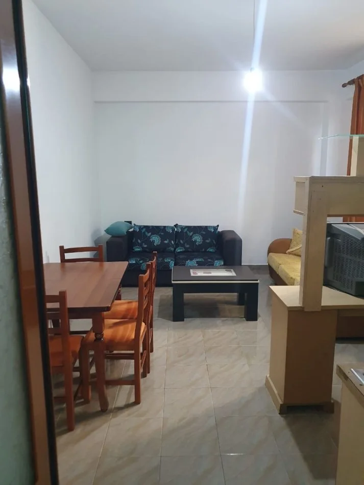 Tirane, jepet me qera apartament 1+1 Kati 1, 70 m² 260 € (Yzberisht)