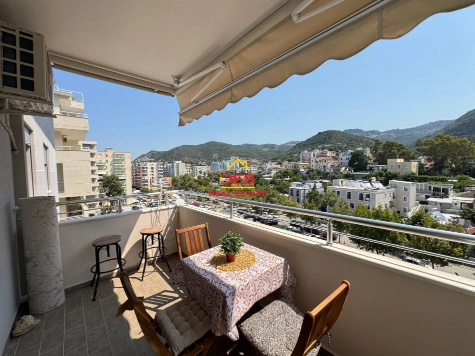 Vlore, jepet me qera apartament 1+1+Ballkon Kati 5, 70 m² 600 € (Rruga Murat Tërbaçi)