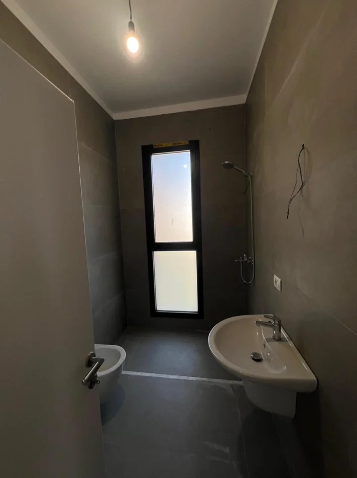 Tirane, shitet apartament 2+1+Ballkon , 123 m² 437.000 € (Rruga e kosovareve)