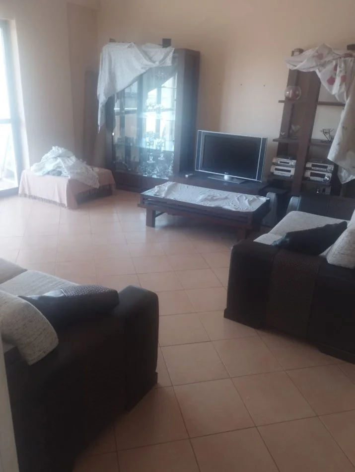 Tirane, jepet me qera apartament 2+1+Ballkon Kati 4, 90 m² 500 € (Rruga Ferit Xhajko)