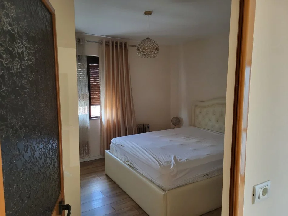 Tirane, jepet me qera apartament 2+1 Kati 6, 8 m² 600 € (SIRI KODRA)