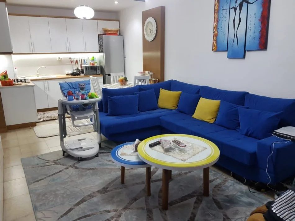 Tirane, jepet me qera apartament 1+1+Ballkon Kati 9, 69 m² 400 € (rruga Muhamet Deliu)