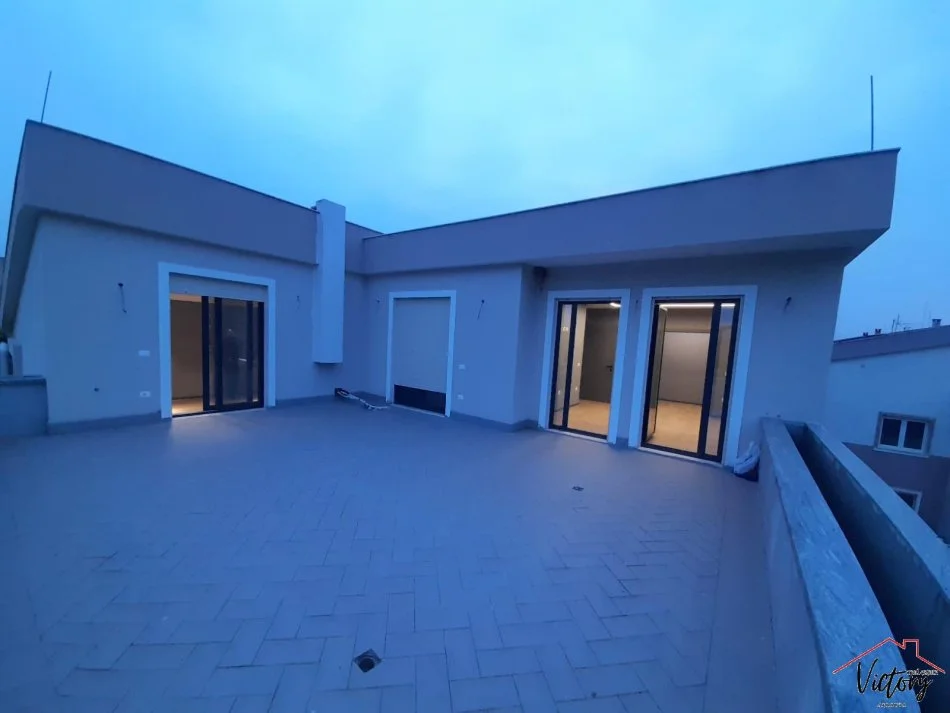 Tirane, jepet me qera 2+1 Kati 6, 159 m² 550 € (Shkoze)