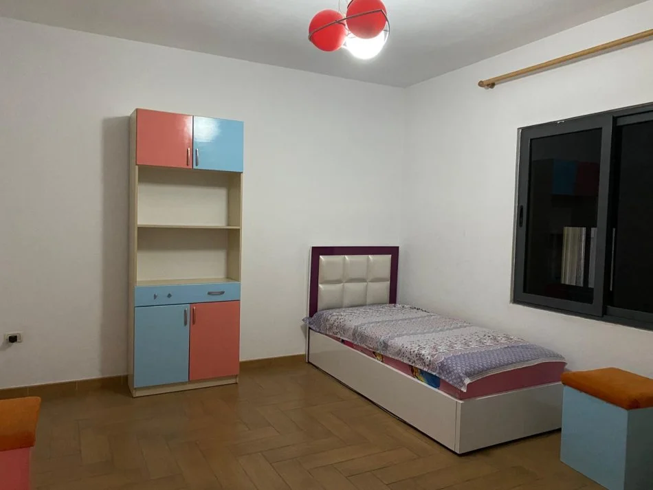 Tirane, jepet me qera Vile 2 Katshe  350€ (Vile 3 kateshe)