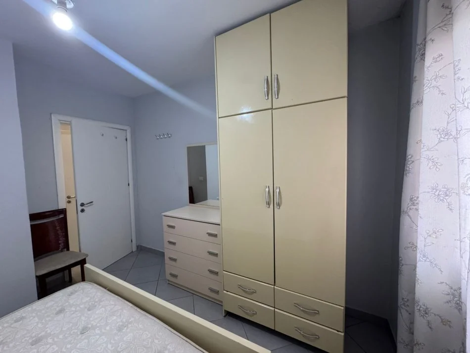 Tirane, jepet me qera apartament 1+1+Ballkon Kati 2, 57 m² 450 € (don bosco)