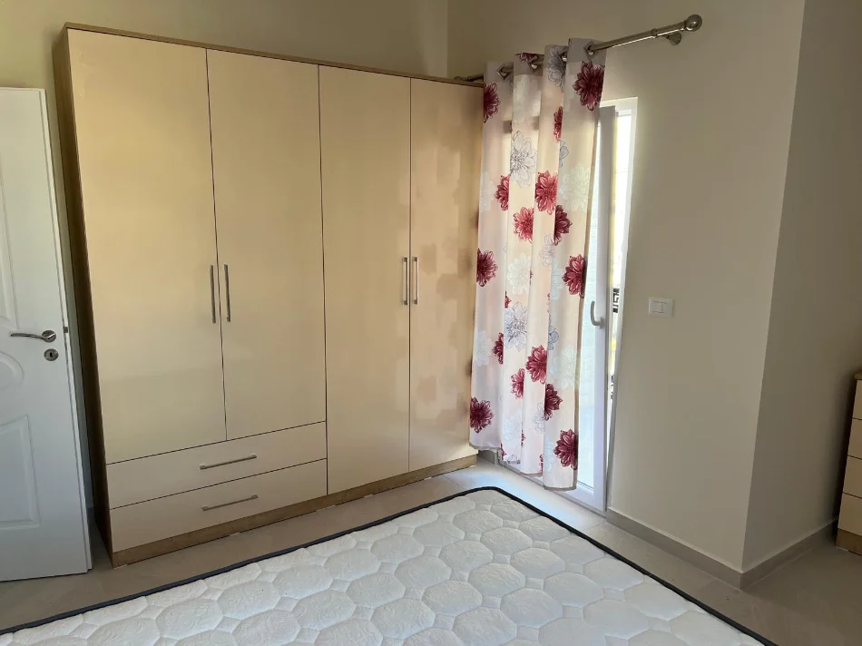 Shqiperi, jepet me qera apartament 1+1+Ballkon Kati 2, 55 m² 450 € (Shkolla e Bashkuar)