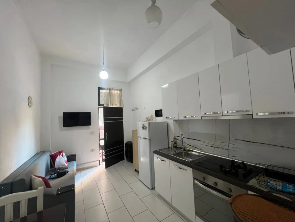 Tirane, jepet me qera apartament 1+1 Kati 1, 59 m² 350 € 