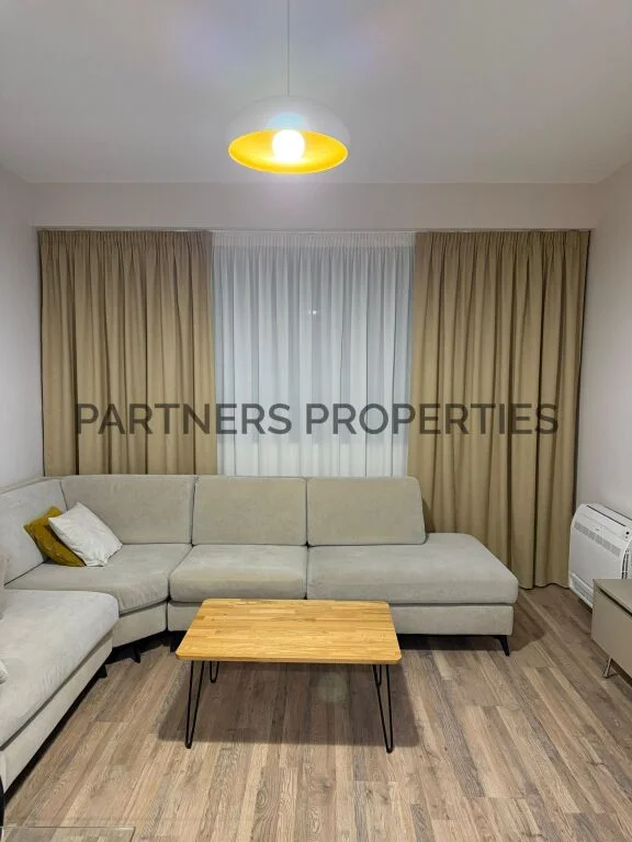 Tirane, jepet me qera apartament 1+1+Ballkon Kati 5, 65 m² 500 € (kompleksi urban gate , astir)