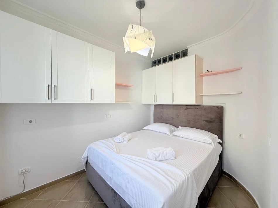 Tirane, jepet me qera 2+1 Kati 4, 800 € (Gjykata)