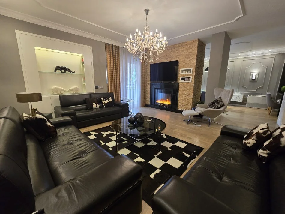 Tirane, jepet me qera apartament 2+1 Kati 10, 200 m² 1.500 € (VILA GOLD)