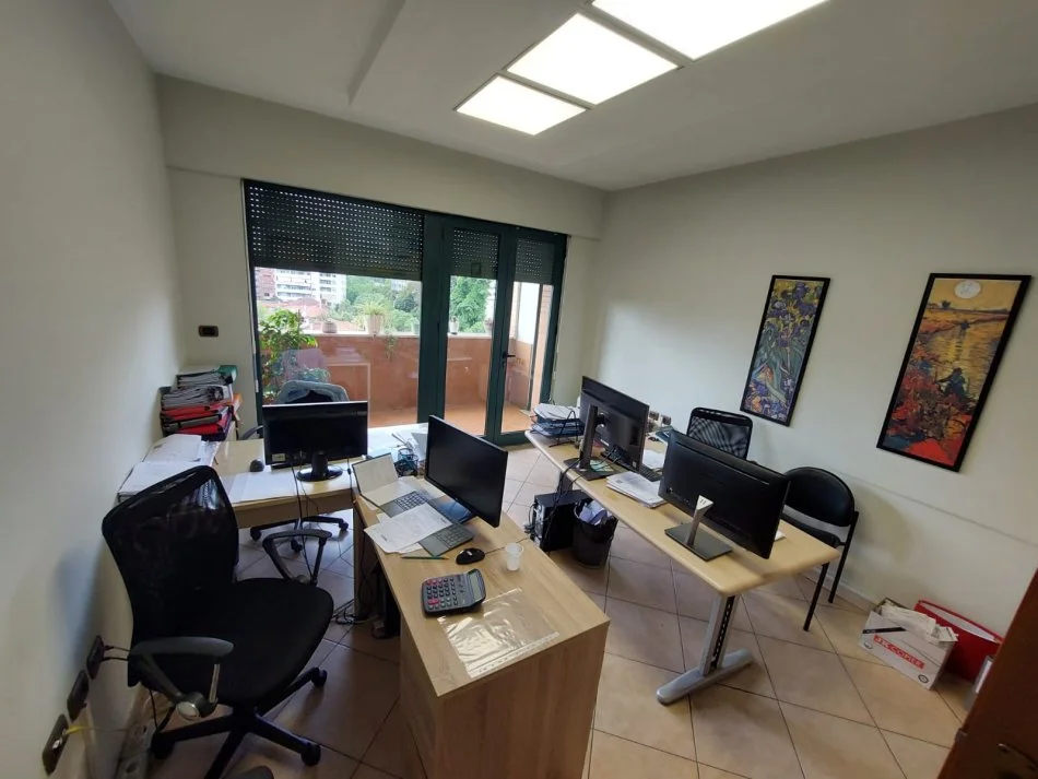 Tirane, jap me qera apartament 3+1+Ballkon, Kati 6, 150 m² 1,500 € (Ismail Qemali)