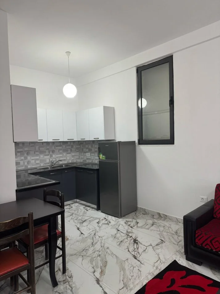 Tirane, jepet me qera apartament 1+1+Ballkon Kati 2, 78 m² 300 € (Dritan Hoxha)