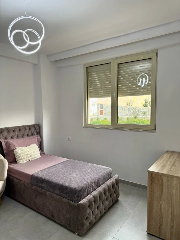 Tirane, jepet me qera apartament 2+1 Kati 2, 75 m² 500 € (Shkoze, Kompleksi Tom Doshi)