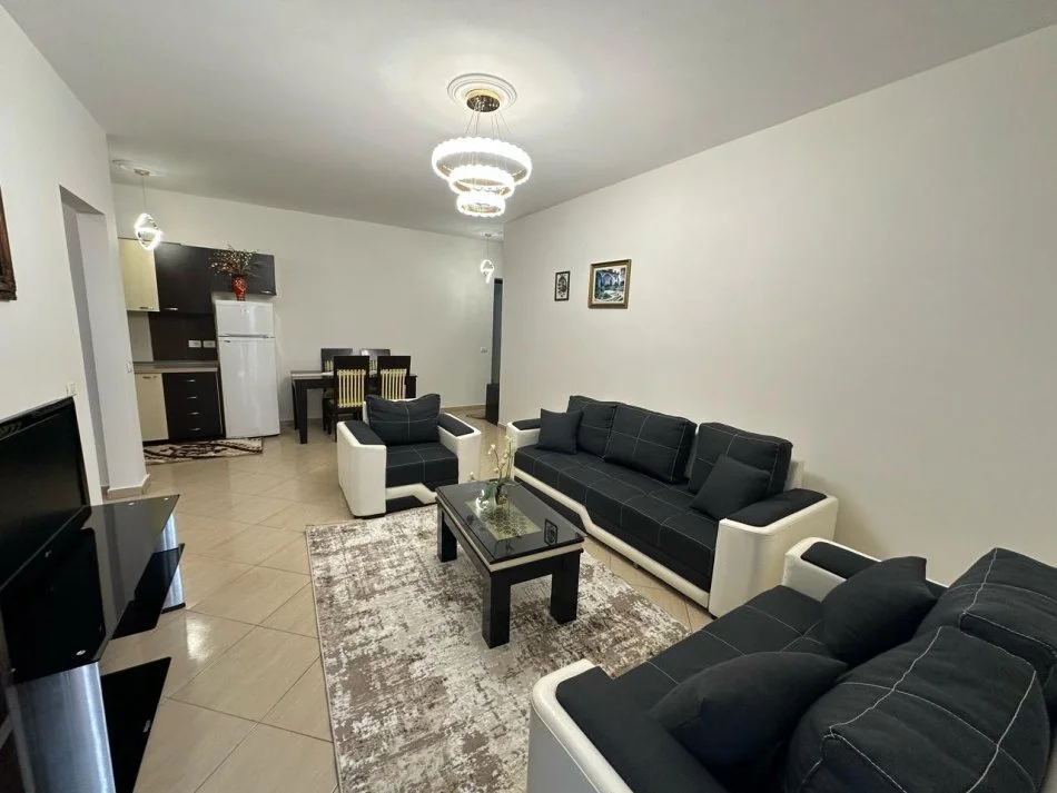 Tirane, jepet me qera apartament 1+1+Ballkon Kati 2, 80 m² 500 € (Komuna e Parisit)