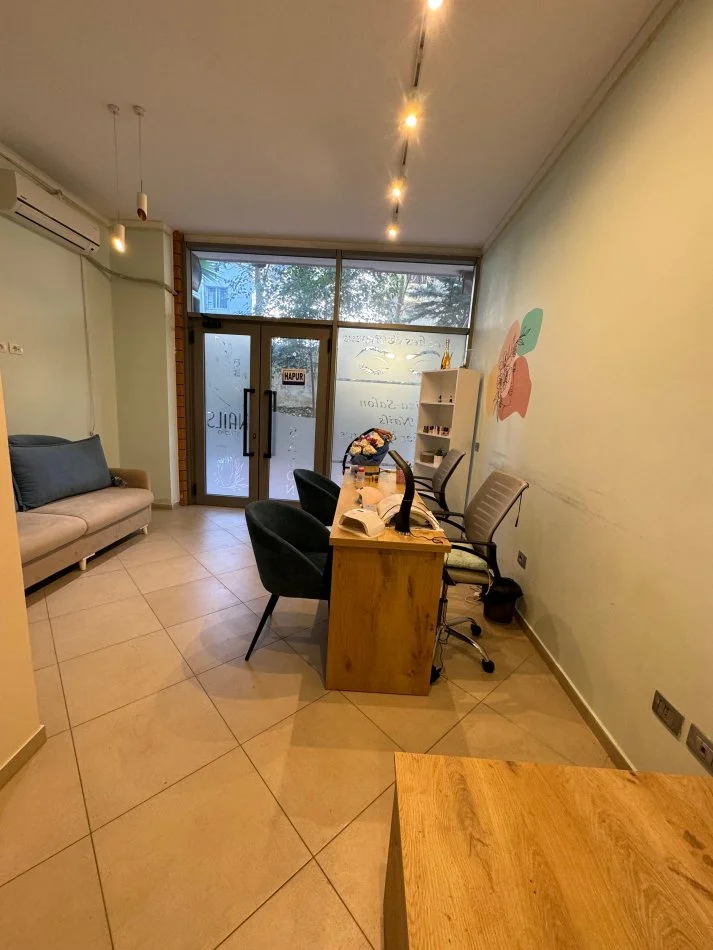 Tirane, shes ambjent biznesi Kati 0, 29 m² 55.000 € (Rruga e Dibres)